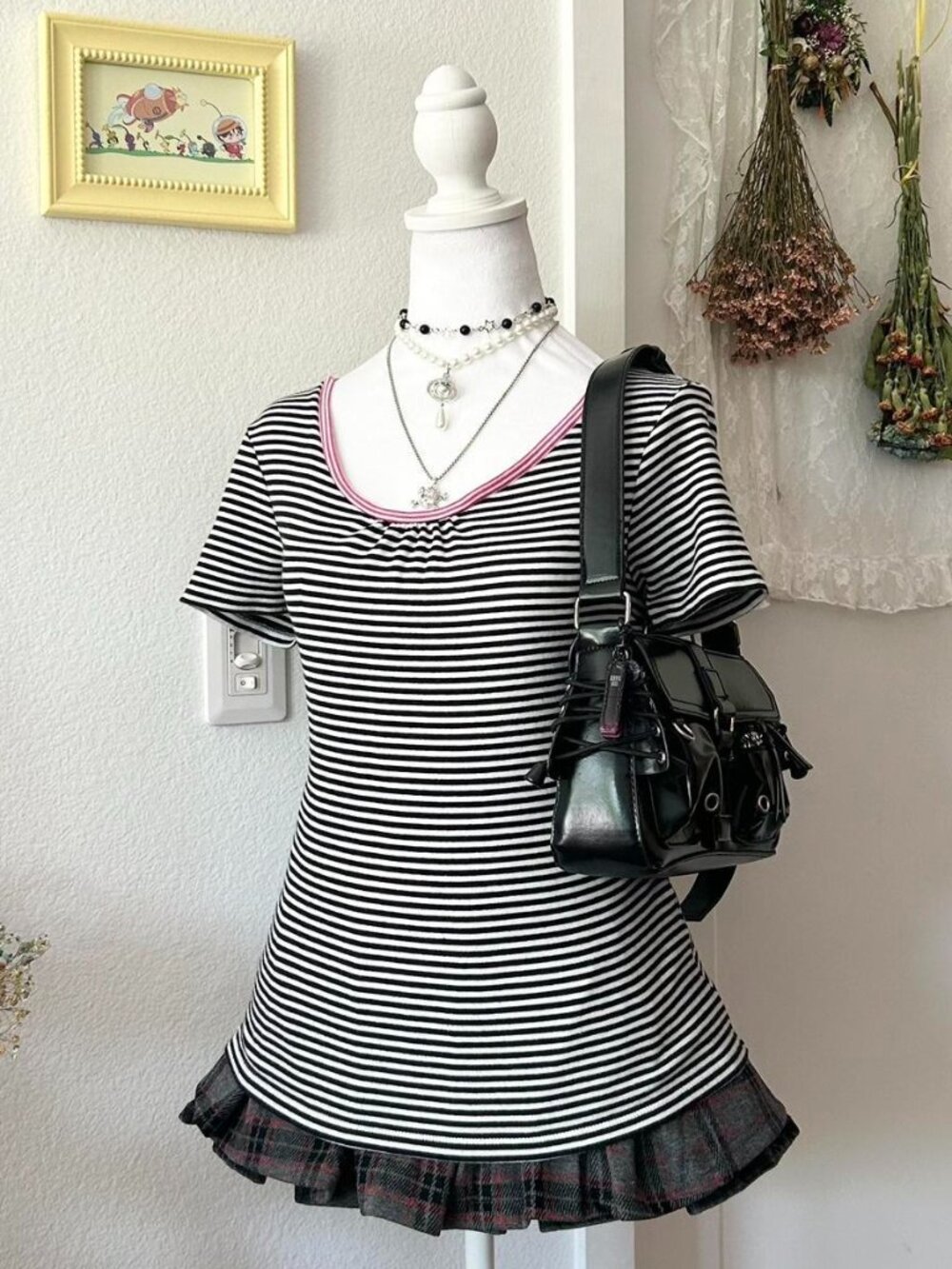 Y2K Dressbarn Black White and Pink Striped Short Sleeve Top